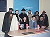 immagine La conferenza stampa del Presepe vivente di Fanano, tenutasi presso la Sede della Provincia il 15 dicembre 2014: da sinistra in basso Maria Paola Guiducci (assessore a Cultura, Partecipazione e Politiche Giovanili del Comune di Fanano), Stefano Muzzarelli (Sindaco del Comune di Fanano) e Alessandro Tebaldi (presidente del Consorzio Valli del Cimone), con alcuni figuranti della manifestazione.